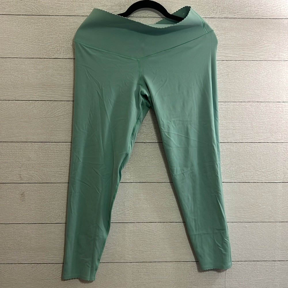 Aerie 7/8 Leggings with Scallops NWT